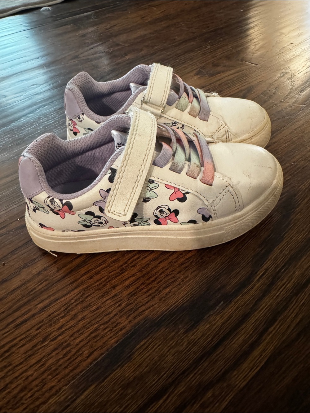 Kids Minnie Mouse Floral Lace-Up Sneakers in White and Lavender